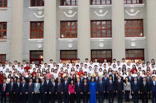 [Ảnh] Tổng Bí thư, Chủ tịch nước và Phu nhân thăm Di tích Khu học xá Trung ương (Trung Quốc)