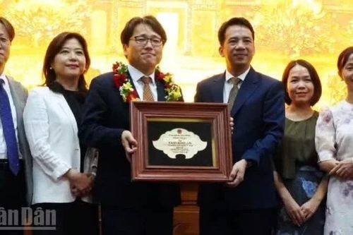 Trao danh hiệu 'Công dân danh dự thành phố Huế' cho ông Kang Bong Jun