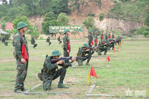 Quảng Ninh: Chiến sĩ mới Trung đoàn 244 vững vàng vượt qua kiểm tra bắn đạn thật