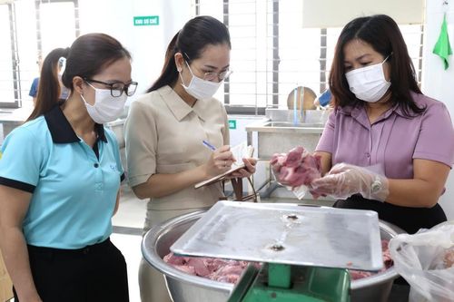 Sở Giáo dục và Đào tạo Đà Nẵng kiểm tra đột xuất công tác bán trú tại các trường học