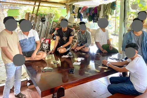 Thay 'con vị' vẫn không đổi hành vi