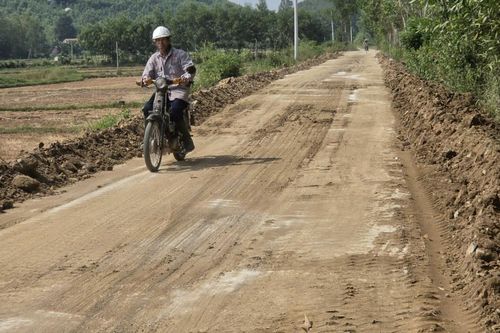 Nhiều tuyến đường dân sinh chậm hoàn trả sau thi công cao tốc
