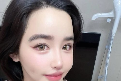 Động thái mới của Park Bom lại khiến cộng đồng mạng 'rối trí'