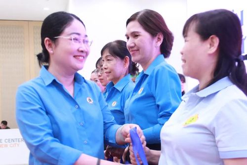 Đưa dịch vụ y tế đến gần hơn với nữ công nhân, đoàn viên