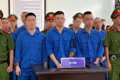 Buôn bán 'cái chết trắng', 8 bị cáo lĩnh hơn 100 năm tù