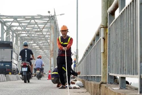 Lắp lưới chống nhảy cầu trên Bến Thủy 1, tăng lớp 'lá chắn' an toàn
