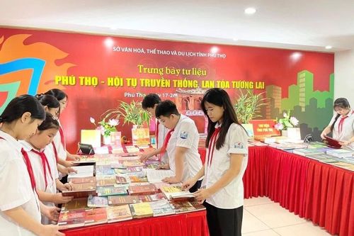 Học sinh Phú Thọ hào hứng trải nghiệm Hội sách Đất Tổ 2026