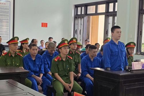 Huế: Hơn 120 năm tù cho nhóm bị cáo mua bán trái phép chất ma túy