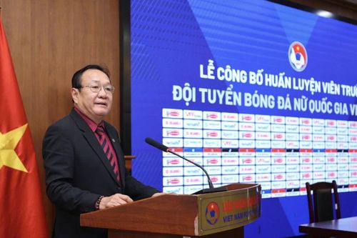 Ông Hoàng Văn Phúc gửi thông điệp tới các cầu thủ trong ngày nhậm chức HLV trưởng tuyển nữ Việt Nam