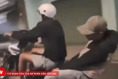 Thiếu niên 15 tuổi bốc đầu xe máy, đăng clip lên mạng