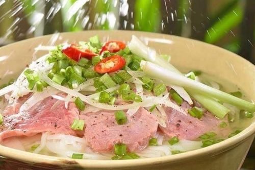 Tiến sĩ dinh dưỡng cảnh báo thói quen húp cạn nước phở
