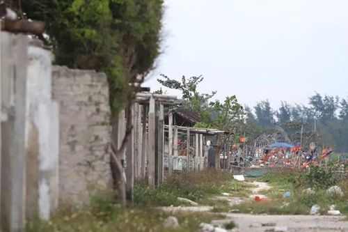 Tháo dỡ 'phố đèn đỏ' sầm uất một thời ở Nghệ An