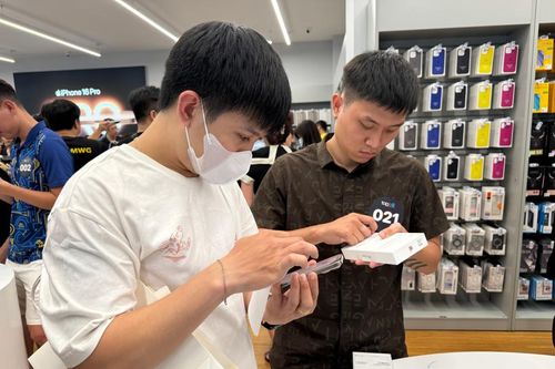Smartphone cao cấp ngày càng đắt đỏ tại thị trường Việt Nam
