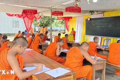 Gìn giữ 'hồn cốt' của đồng bào Khmer qua những lớp học dưới mái chùa cổ kính