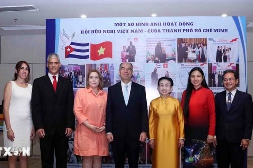 Họp mặt kỷ niệm 65 năm Ngày chiến thắng Giron của nhân dân Cuba