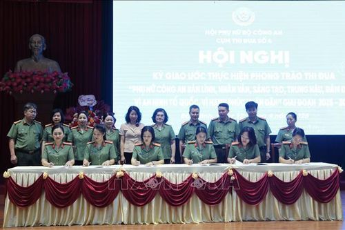 Ký kết giao ước thi đua lan tỏa hình ảnh đẹp của nữ chiến sĩ Công an nhân dân