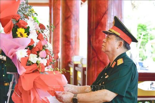 Đại tướng Nguyễn Trọng Nghĩa dâng hương tưởng niệm các liệt sĩ Đặc công Rừng Sác
