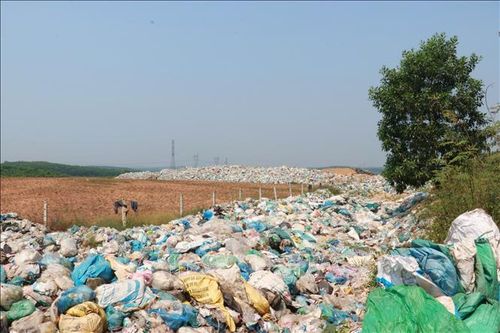 Bãi rác tập trung Triệu Phong quá tải, gây ô nhiễm môi trường