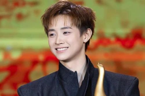 Vừa debut, CongB vinh dự nhận cúp 'Nghệ sĩ mới của năm'