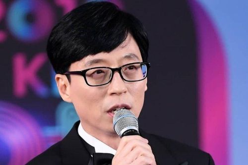 'MC quốc dân' Yoo Jae Suk tiếp tục ghi điểm với hành động đẹp