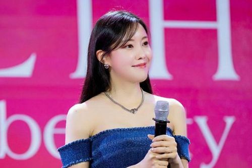 Hành động của Hyomin (T-ara) dành cho fan nhí khiến nhiều người xúc động