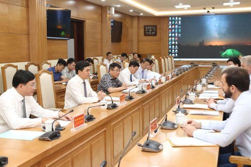 Chủ tịch UBND tỉnh Nguyễn Hoài Anh tiếp và làm việc với Công ty Cổ phần Đại chúng Novatek, Liên bang Nga