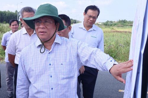 Chủ tịch UBND tỉnh An Giang Hồ Văn Mừng khảo sát tại khu công nghiệp Thạnh Lộc
