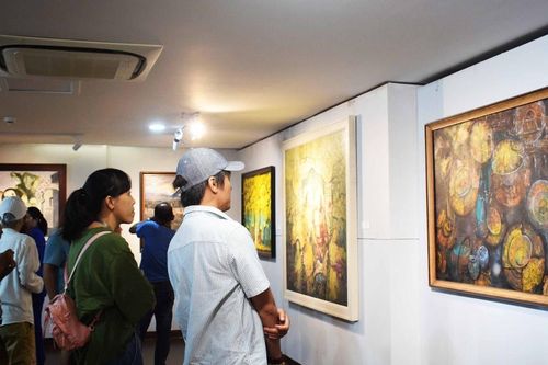 Bản hòa âm sắc màu Đất Quảng