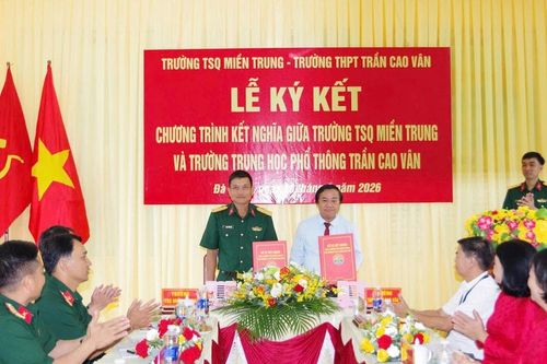 Trường Thiếu sinh quân miền Trung kết nghĩa với Trường THPT Trần Cao Vân (Tam Kỳ)