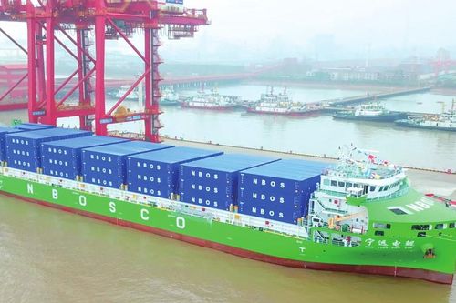 Tàu container chạy bằng điện lớn nhất thế giới ra khơi