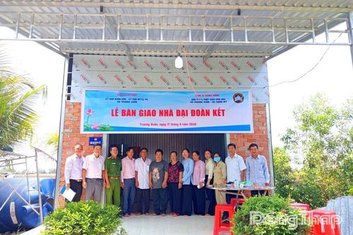 Xã Trường Xuân: Bàn giao 2 căn nhà Đại đoàn kết cho hộ khó khăn