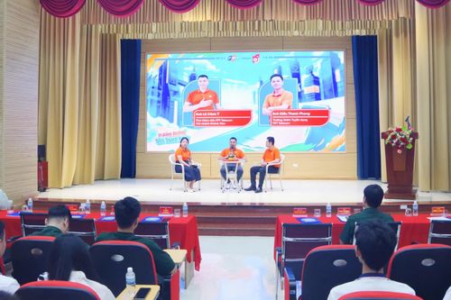 Trường Đại học Thông tin liên lạc tổ chức talkshow định hướng nghề nghiệp