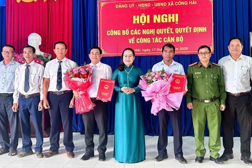 Xã Công Hải công bố nghị quyết, quyết định về công tác cán bộ