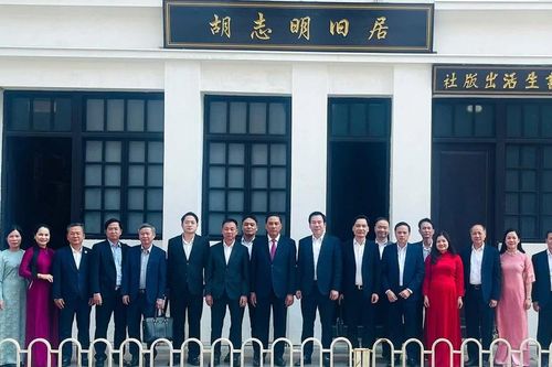 Đoàn đại biểu tỉnh Lào Cai khảo sát một số địa điểm và đến thăm Khu di tích lịch sử Chủ tịch Hồ Chí Minh tại thành phố Côn Minh, tỉnh Vân Nam (Trung Quốc)