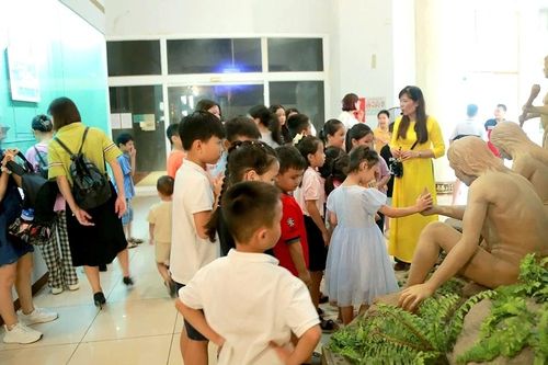 'Kiềng ba chân' tăng trưởng kinh tế du lịch