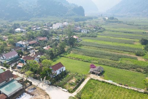 Trao 'cần câu' cho đồng bào Bru-Vân Kiều