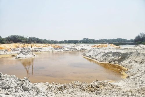 Tạm dừng thực hiện nhiều dự án nạo vét hồ chứa và lòng suối