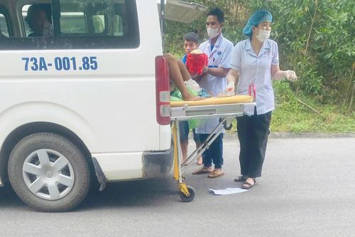 Đỡ đẻ thành công cho một sản phụ khó sinh trên đường chuyển viện