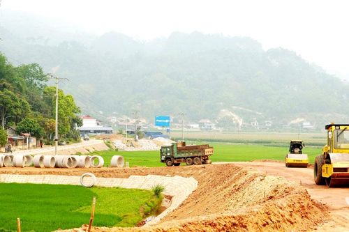 Giao thông 'mở khóa' tiềm năng vùng cao