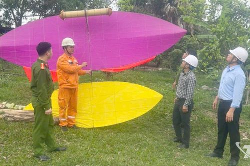 Cần sớm ngăn chặn vi phạm hành lang lưới điện do thả diều