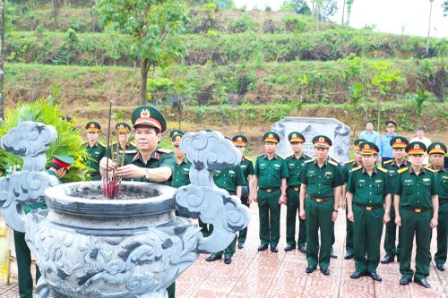 Đoàn công tác của Tổng cục Chính trị về nguồn tại ATK Định Hóa