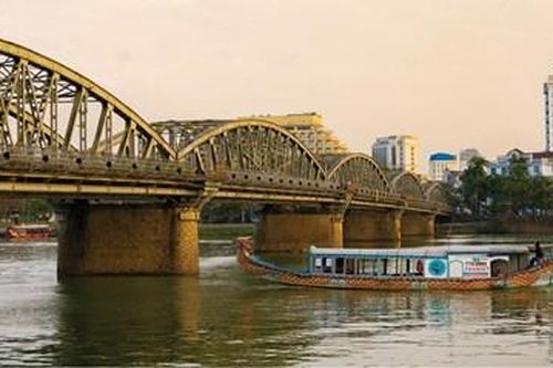 Mở đường cho du lịch phát triển