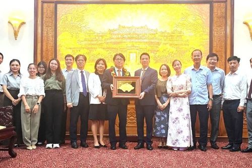 Doanh nhân Hàn Quốc được tôn vinh 'Công dân danh dự thành phố Huế'