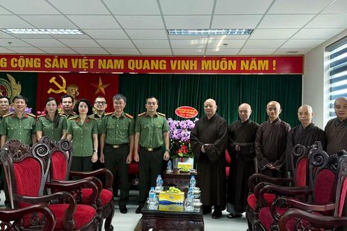 Ban Thường trực Ban Trị sự Phật giáo TP.HCM chúc mừng Ngày Truyền thống Lực lượng An ninh nội địa