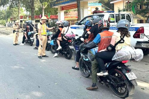 Tuyên Quang tăng cường kiểm soát, bảo đảm trật tự an toàn giao thông cho du khách