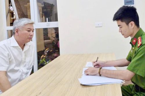 Hà Nội: Tạm giữ tài xế Mercedes có nồng độ cồn, chặn đánh người sau va chạm giao thông