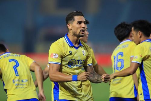 V-League: Hoàng Hên lập cú đúp, Hà Nội FC thắng kịch tính Becamex TP Hồ Chí Minh