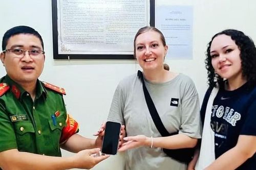 Nữ du khách viết thư cảm ơn Công an Hà Nội: 'Việt Nam thật tuyệt đẹp và vô cùng an toàn'