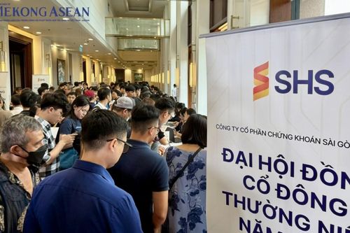 ĐHĐCĐ SHS: Hơn 2.800 cổ đông tham dự, nhà đầu tư nô nức nhận quà