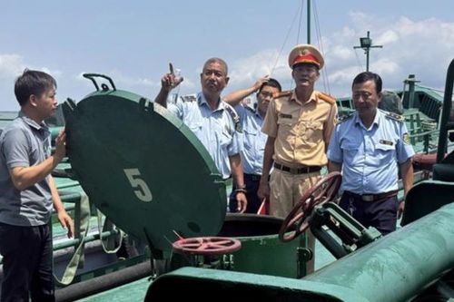 Thu giữ hơn 10.000 lít dầu DO và lượng lớn mỹ phẩm không rõ nguồn gốc